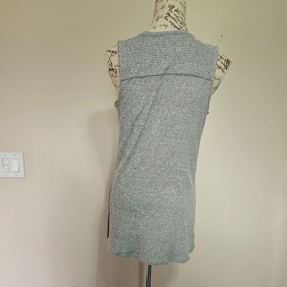 3/$25 Sleeveless Top - Picture 3 of 8